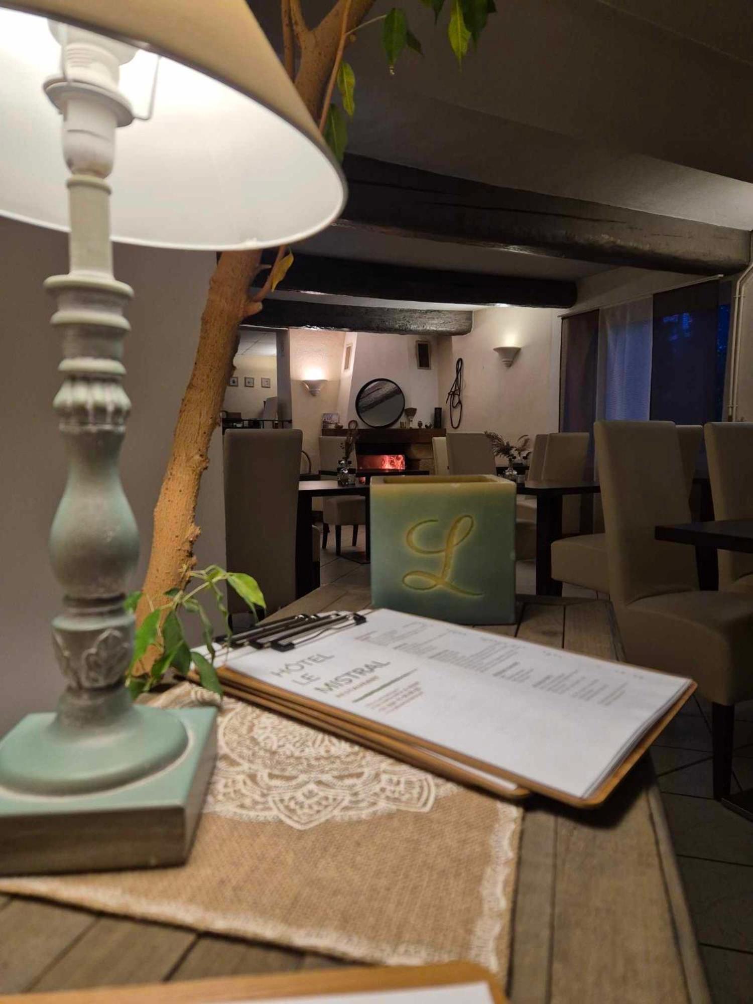 Logis Hotel Le Mistral - Restaurant - Montelimar Sud Châteauneuf-du-Rhône Eksteriør billede